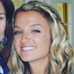 Meet your Posher, Caitlin